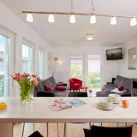 Fh Blaue Haus Am Peenestrom